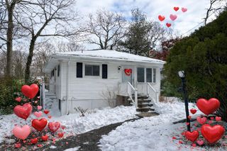 41 Robin Road, Rocky Point, NY 11778