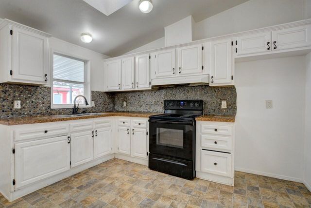 633 E Archwood Drive 53, Eagle Point, OR 97524