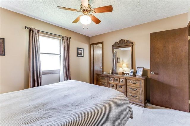 1105 N Hazelwood Ln, Wichita, KS 67212