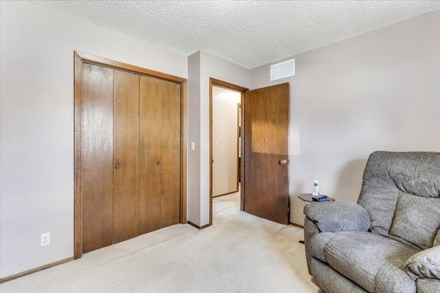 1105 N Hazelwood Ln, Wichita, KS 67212
