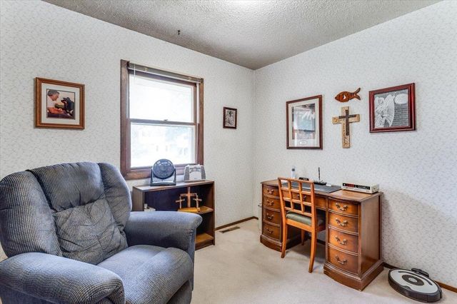 1105 N Hazelwood Ln, Wichita, KS 67212