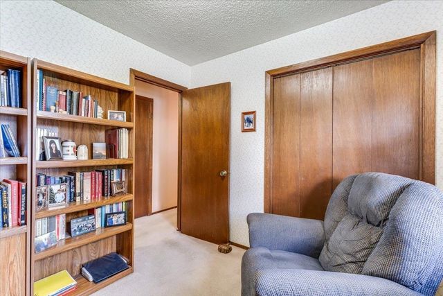 1105 N Hazelwood Ln, Wichita, KS 67212
