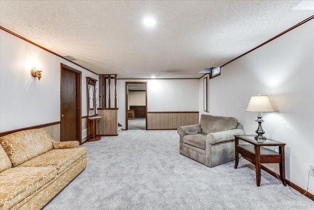 1105 N Hazelwood Ln, Wichita, KS 67212