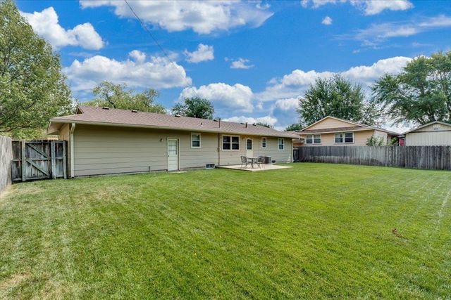 1105 N Hazelwood Ln, Wichita, KS 67212