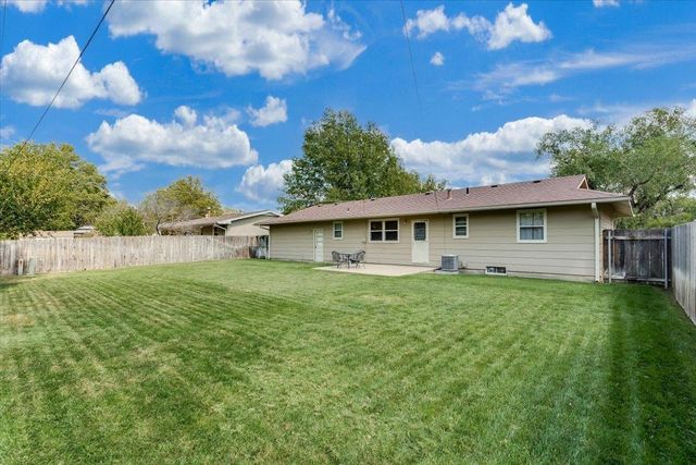 1105 N Hazelwood Ln, Wichita, KS 67212
