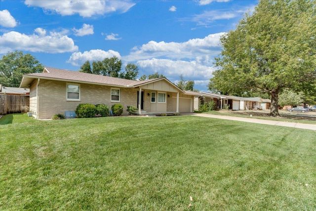 1105 N Hazelwood Ln, Wichita, KS 67212