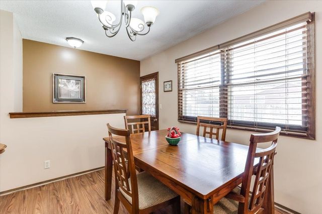 1105 N Hazelwood Ln, Wichita, KS 67212