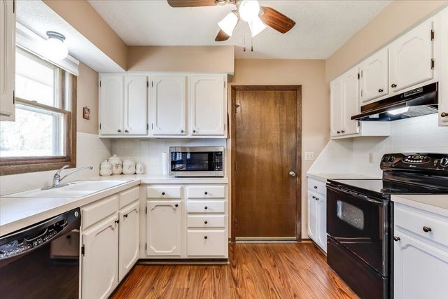 1105 N Hazelwood Ln, Wichita, KS 67212