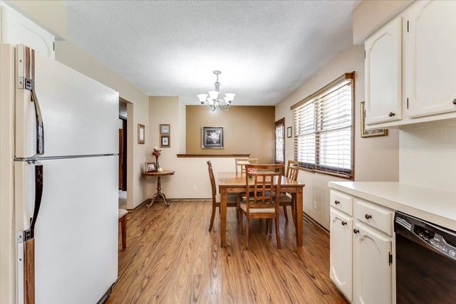 1105 N Hazelwood Ln, Wichita, KS 67212