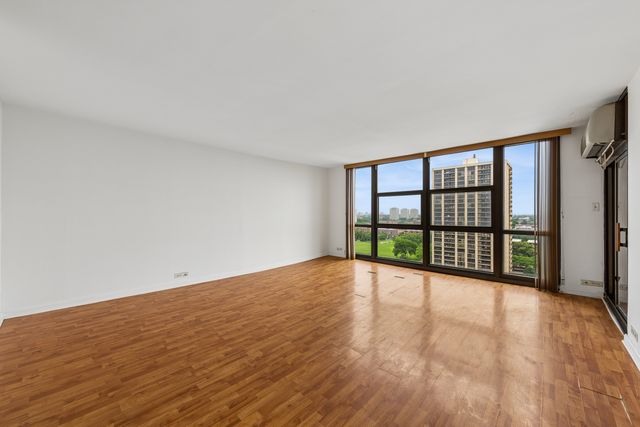 2901 S Michigan Avenue 1404, Chicago, IL 60616