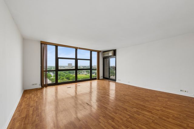 2901 S Michigan Avenue 1404, Chicago, IL 60616