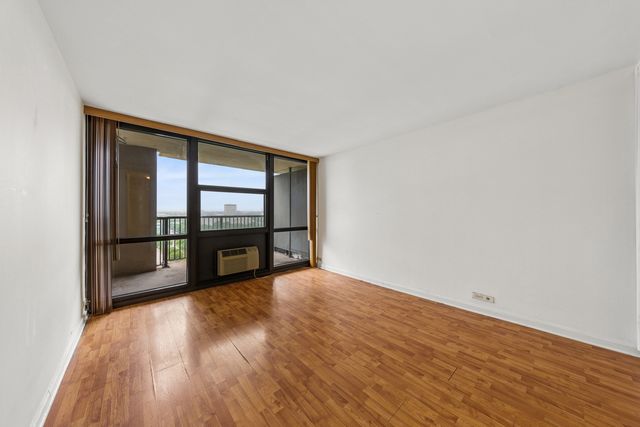 2901 S Michigan Avenue 1404, Chicago, IL 60616