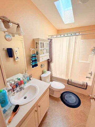 2 S 4 Seasons Road, Palm Beach Gardens, FL 33410