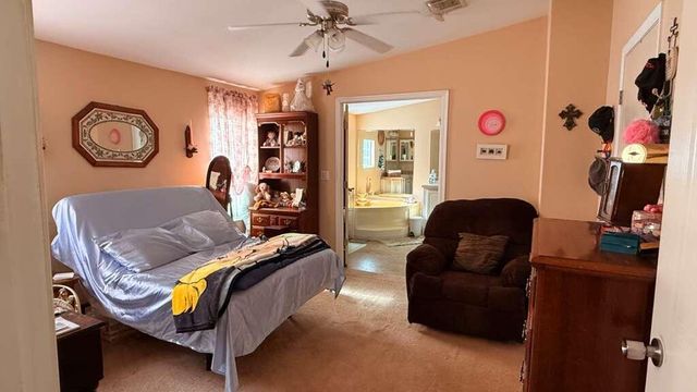 2 S 4 Seasons Road, Palm Beach Gardens, FL 33410