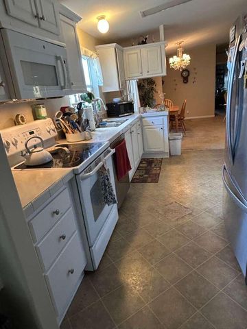 2 S 4 Seasons Road, Palm Beach Gardens, FL 33410