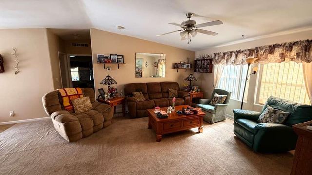 2 S 4 Seasons Road, Palm Beach Gardens, FL 33410