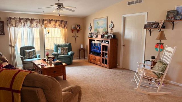 2 S 4 Seasons Road, Palm Beach Gardens, FL 33410