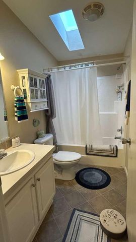 2 S 4 Seasons Road, Palm Beach Gardens, FL 33410