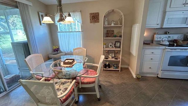 2 S 4 Seasons Road, Palm Beach Gardens, FL 33410