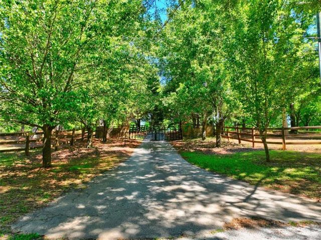 228 Indian Creek Road, Locust Grove, GA 30248