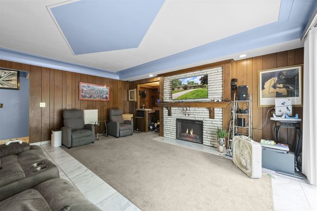 24319 Tamarack Trail, Southfield, MI 48075