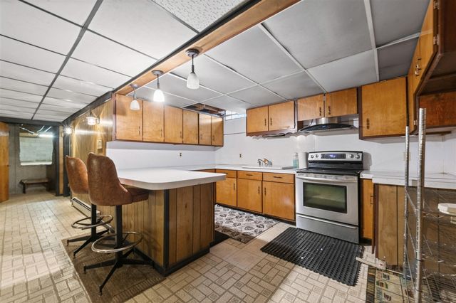 24319 Tamarack Trail, Southfield, MI 48075