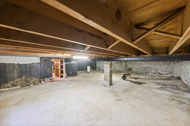 24319 Tamarack Trail, Southfield, MI 48075