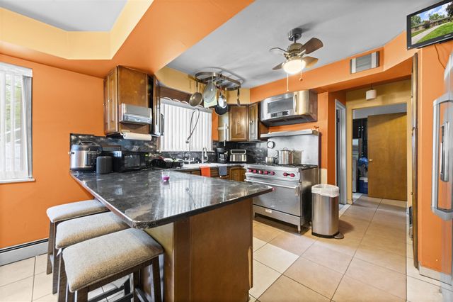 24319 Tamarack Trail, Southfield, MI 48075
