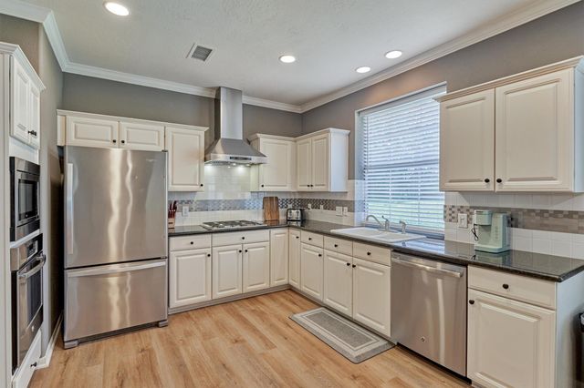 3 E Night Heron Place, The Woodlands, TX 77382