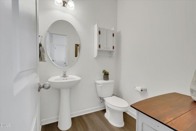 100 N Great White Way, Clayton, NC 27527