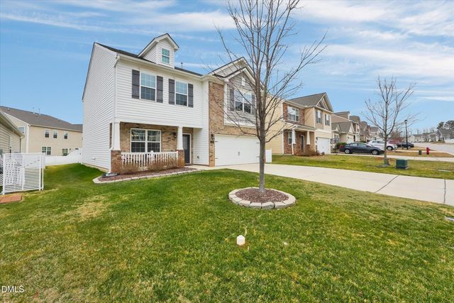 100 N Great White Way, Clayton, NC 27527