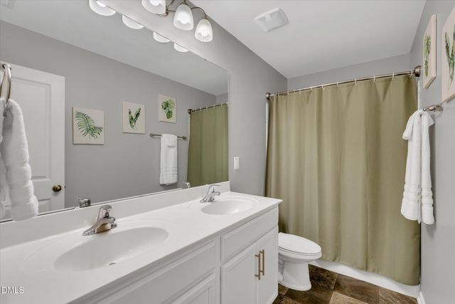 100 N Great White Way, Clayton, NC 27527