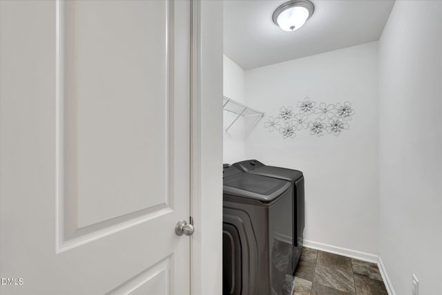 100 N Great White Way, Clayton, NC 27527