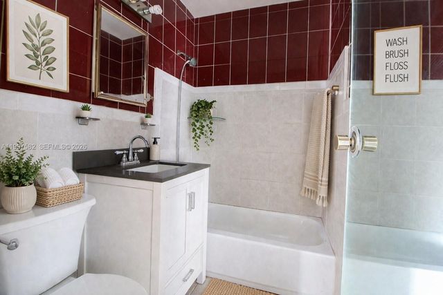 3421 NW 176th St, Miami Gardens, FL 33056