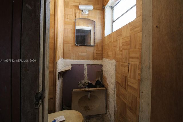 3421 NW 176th St, Miami Gardens, FL 33056