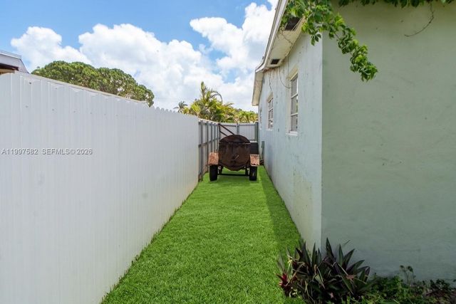 3421 NW 176th St, Miami Gardens, FL 33056