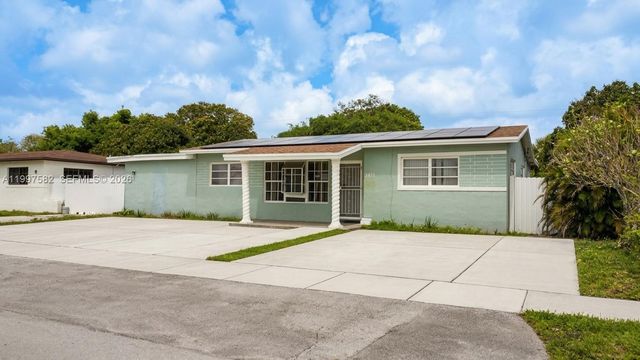 3421 NW 176th St, Miami Gardens, FL 33056