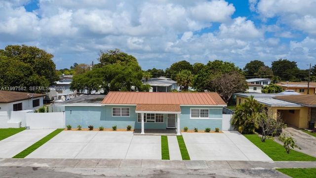 3421 NW 176th St, Miami Gardens, FL 33056