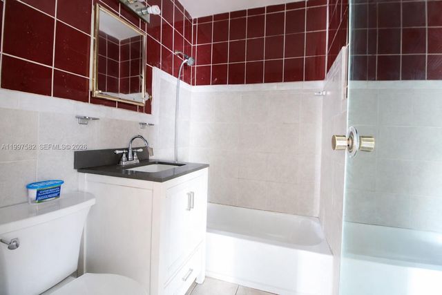 3421 NW 176th St, Miami Gardens, FL 33056