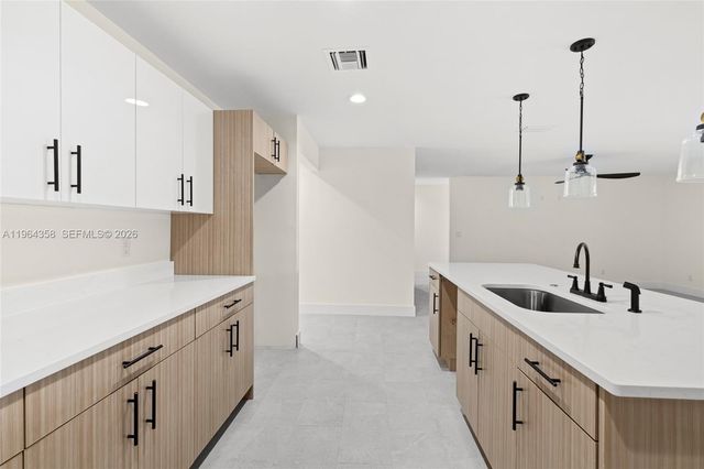 560 SW Carter Ave, Port St. Lucie, FL 34983