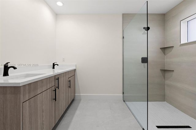 560 SW Carter Ave, Port St. Lucie, FL 34983