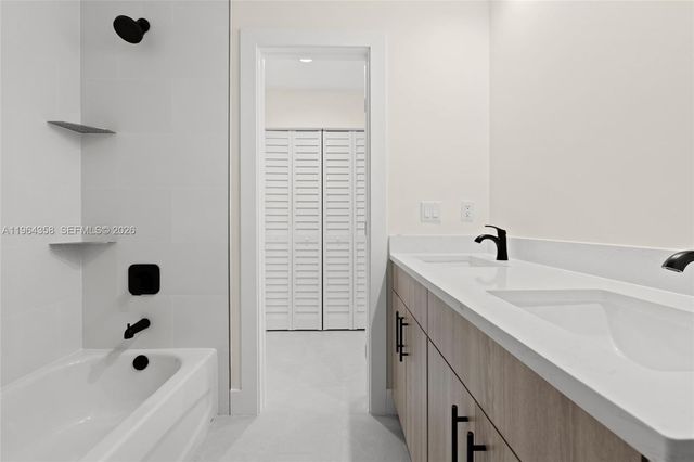 560 SW Carter Ave, Port St. Lucie, FL 34983