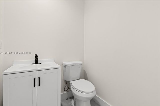 560 SW Carter Ave, Port St. Lucie, FL 34983