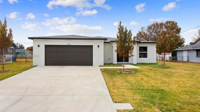 560 SW Carter Ave, Port St. Lucie, FL 34983