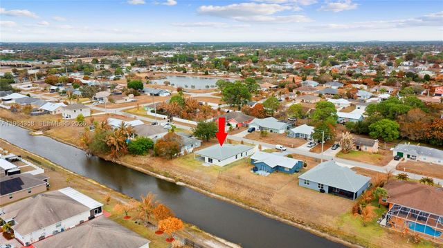 560 SW Carter Ave, Port St. Lucie, FL 34983