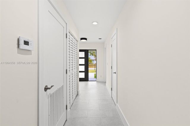 560 SW Carter Ave, Port St. Lucie, FL 34983