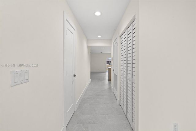 560 SW Carter Ave, Port St. Lucie, FL 34983