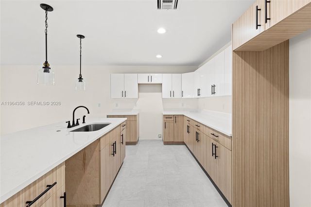 560 SW Carter Ave, Port St. Lucie, FL 34983