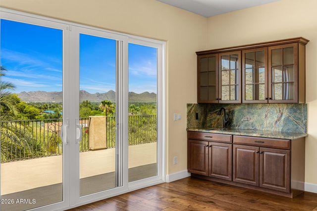 4602 E MOCKINGBIRD Lane, Paradise Valley, AZ 85253