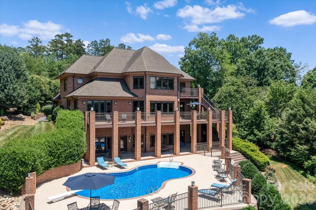 368 Players Ridge Road, Hickory, NC 28601